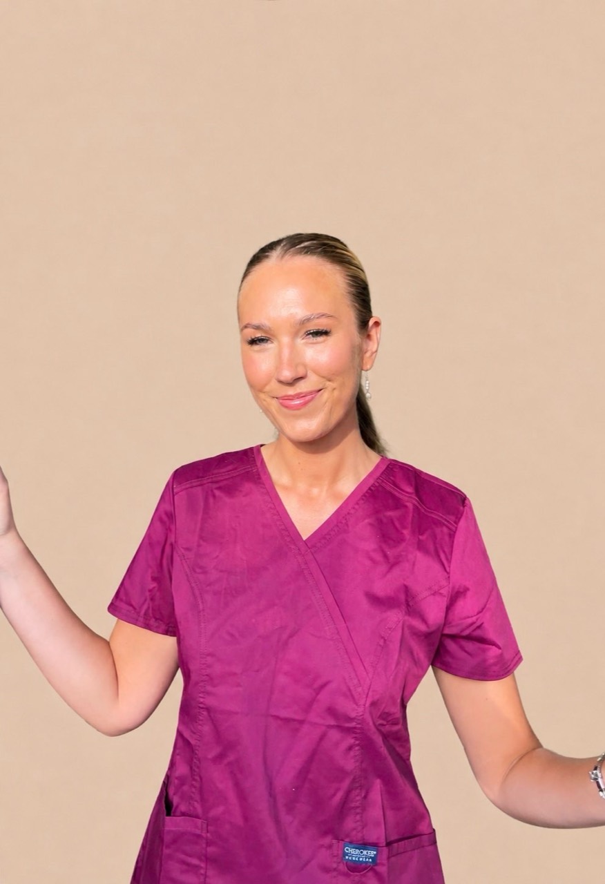 Madeleine Raa i klinikkuniform